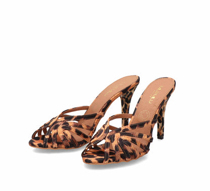Lorenza Shantug – tacones de Mila Milu