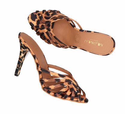 Lorenza Shantug – tacones de Mila Milu – vista 3