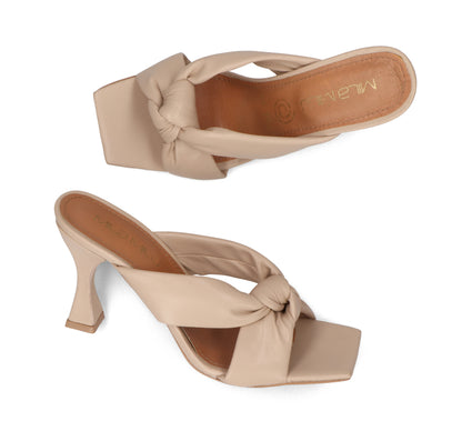 Cloe Kenya Maquillaje – tacones en color maquillaje de Mila Milu – vista 3