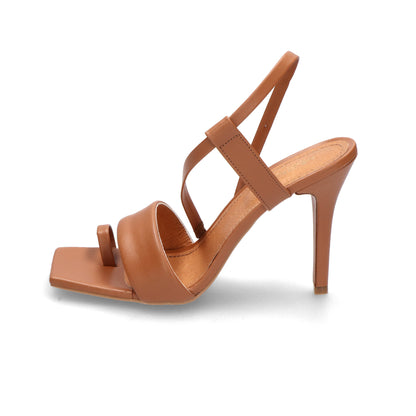 Charles Vestimenta Camel – tacones en color camel de Mila Milu – vista 2