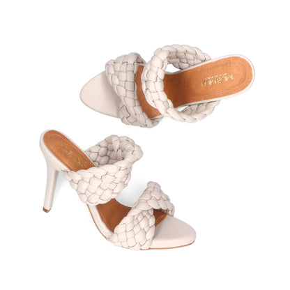 Lorenza Napa Marfil – tacones en marfil de Mila Milu – vista 3
