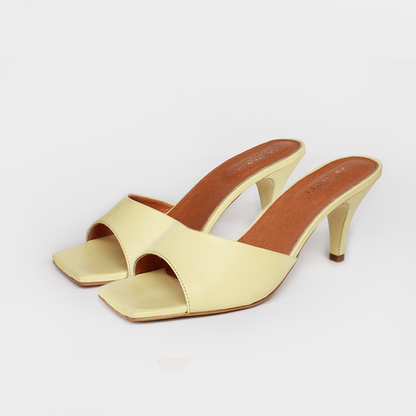Alita Zeneca Betún – tacones en color crema de Mila Milu