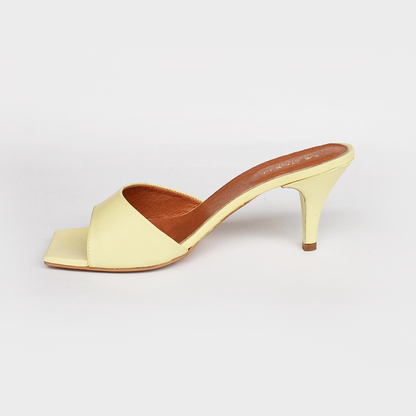 Alita Zeneca Betún – tacones en color crema de Mila Milu – vista 2