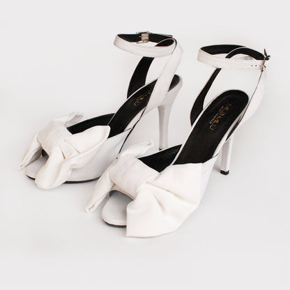 Cyclone Lino – tacones en color blanco de Mila Milu